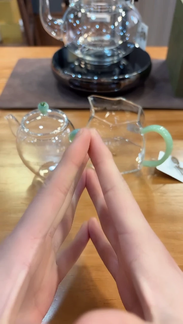 【闪购商品】匠之技美人肩透明青玉硬盒+禾器棱然翡翠玉