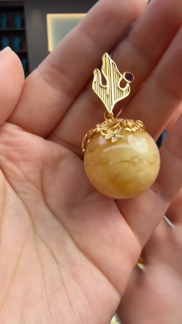 琥珀颈饰未镶嵌153秒拍号 假一罚三