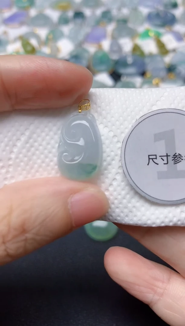 翡翠18K金镶嵌颈饰天然缅甸A货翡翠