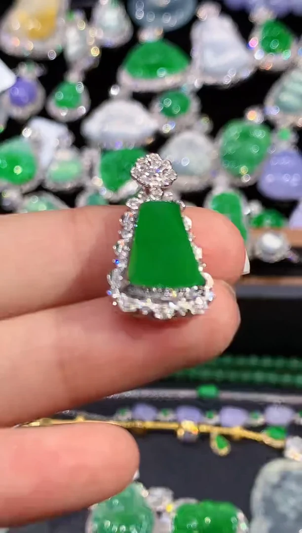 吊坠(不含链)18K金镶嵌翡翠OHY多样性发其一