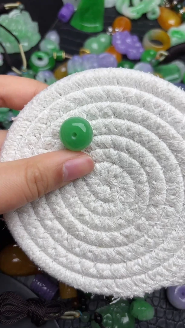 颈饰未镶嵌翡翠缅甸翡翠吊坠