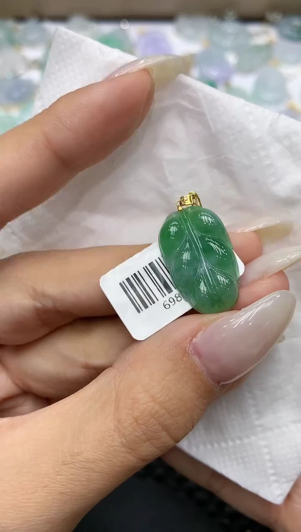 颈饰18K金镶嵌翡翠111111111111