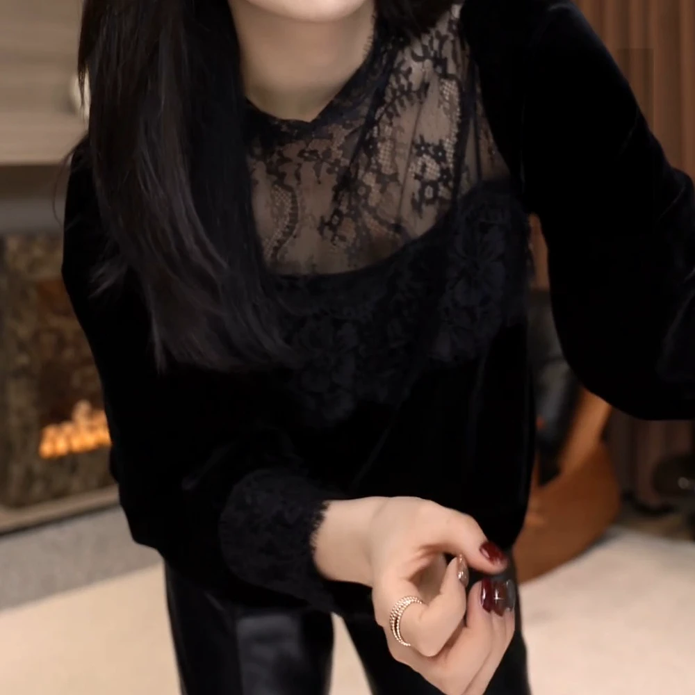 秋冬新款气质镂空高定百搭内搭丝绒蕾丝衬衣黑色长袖拼接上衣