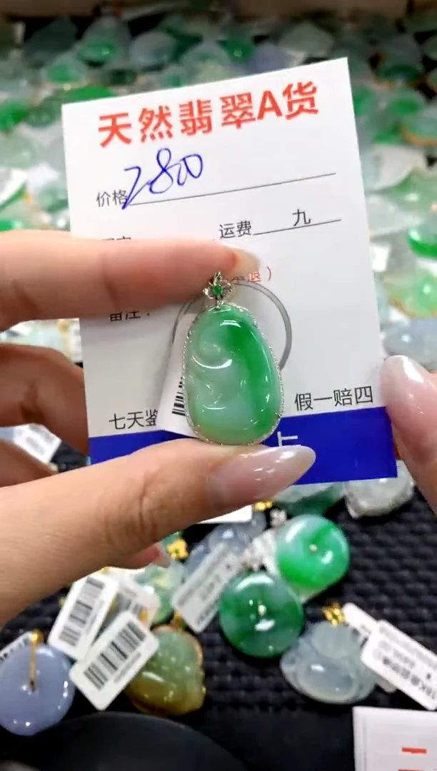颈饰18K金镶嵌翡翠1111111111111111