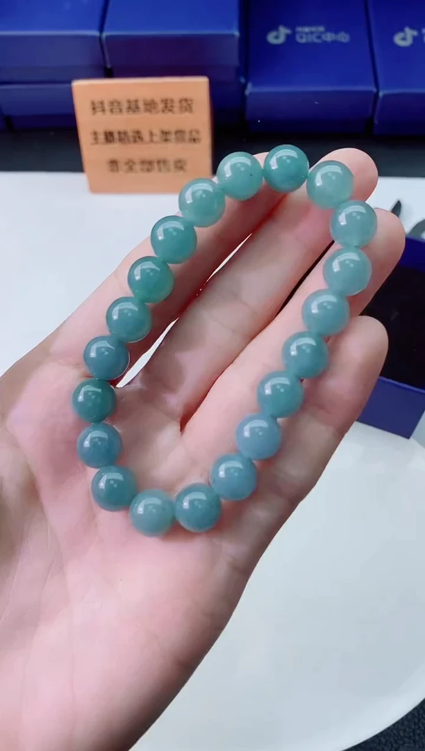 翡翠未镶嵌颈饰  ·