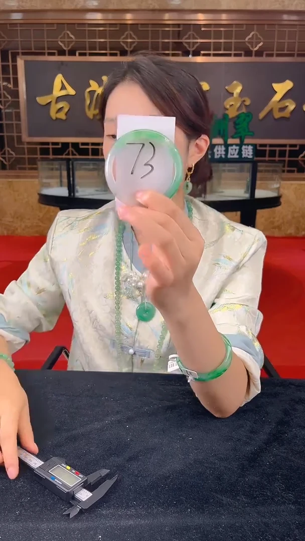 未镶嵌手镯石英质玉（非洲翠）微瑕介意勿拍