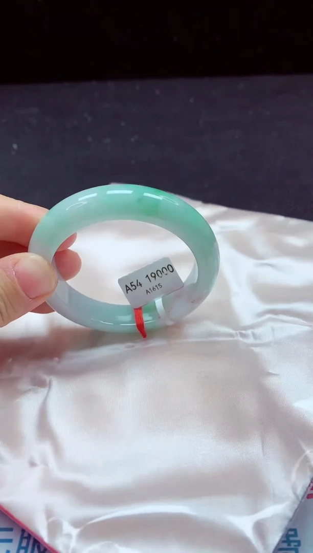 【闪购商品】翡翠手镯未镶嵌镯子54+