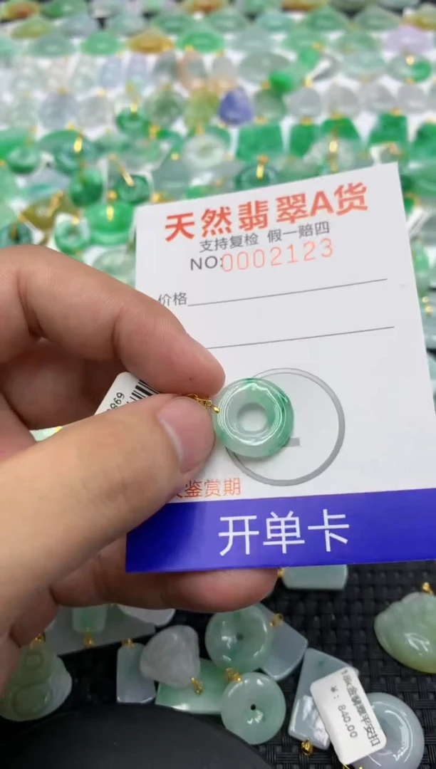 翡翠18K金镶嵌颈饰111111111111