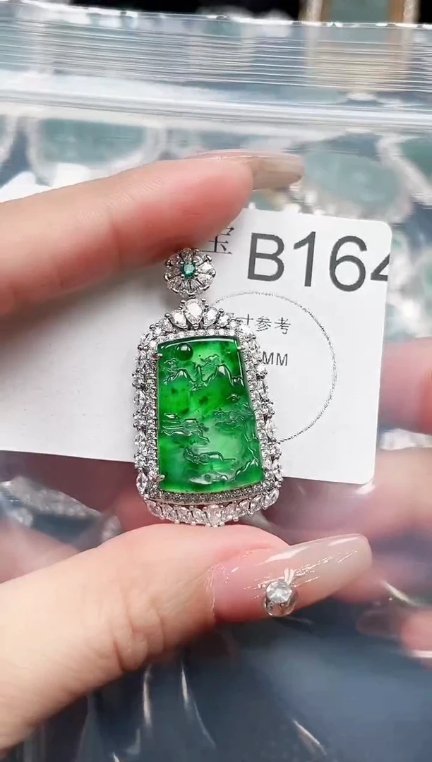 【闪购商品】翡翠颈饰未镶嵌赠皮绳164