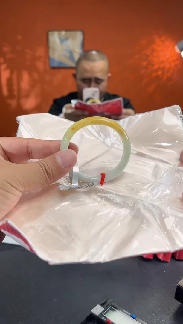 未镶嵌手镯（贵妃镯）翡翠50