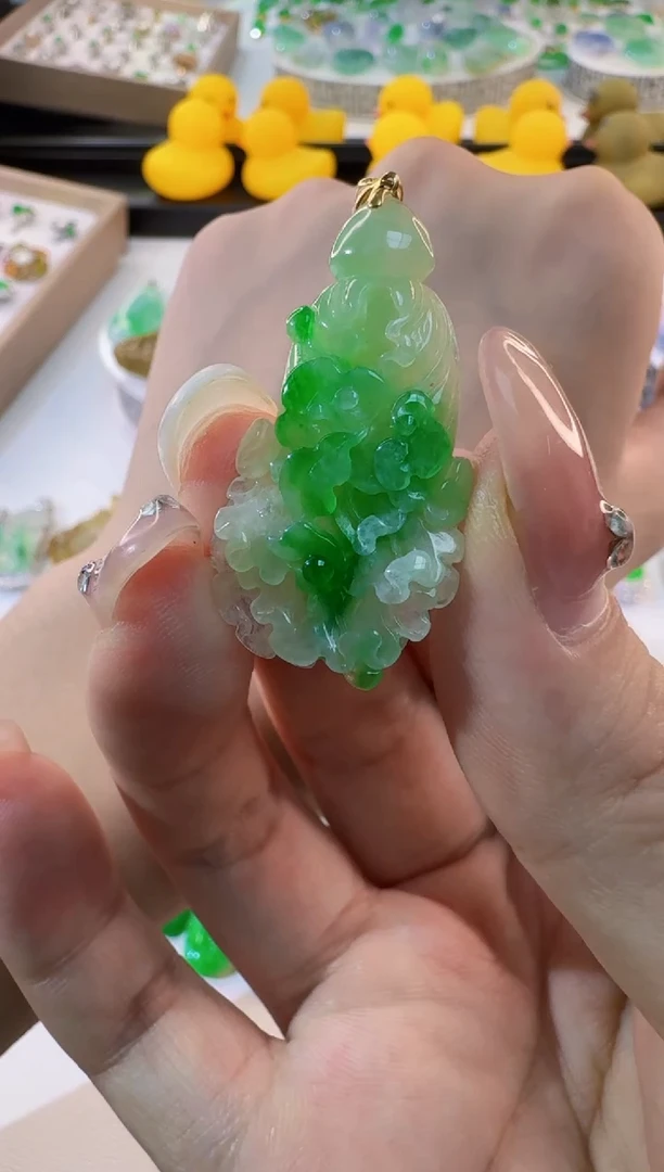 颈饰18K金镶嵌翡翠缅甸A货翡翠