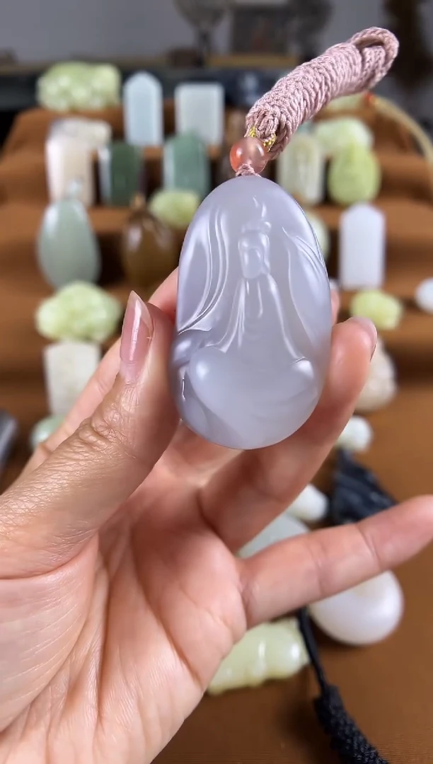 和田玉未镶嵌颈饰悟道