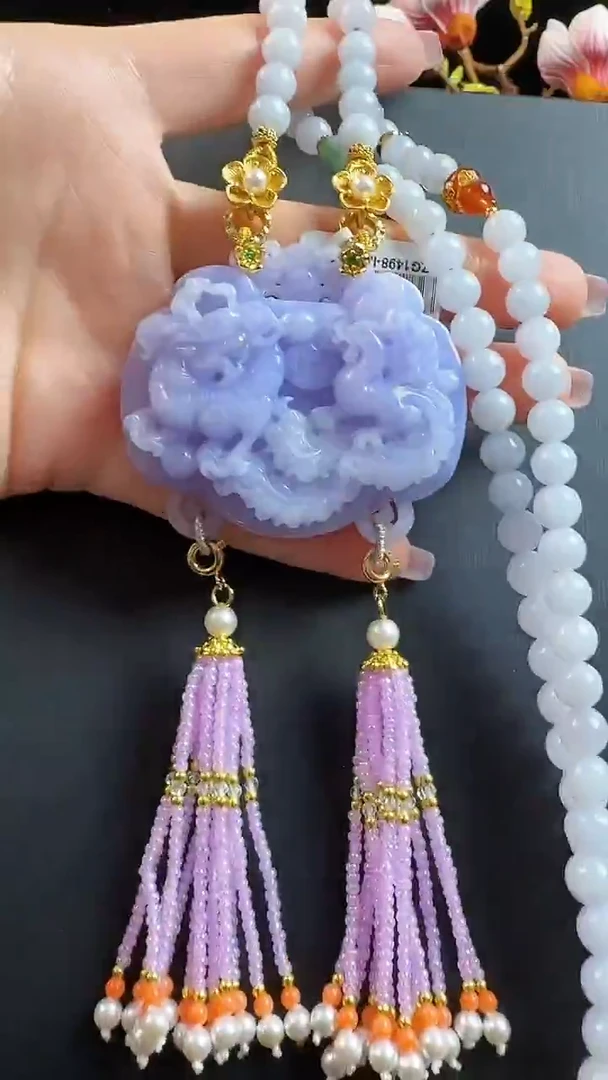 颈饰未镶嵌翡翠龙凤