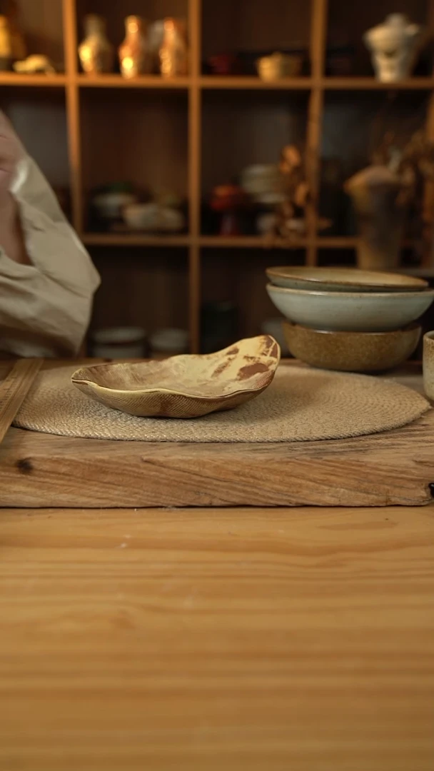 020福利新品布里纹黄系列的布里纹不规则盘子1个