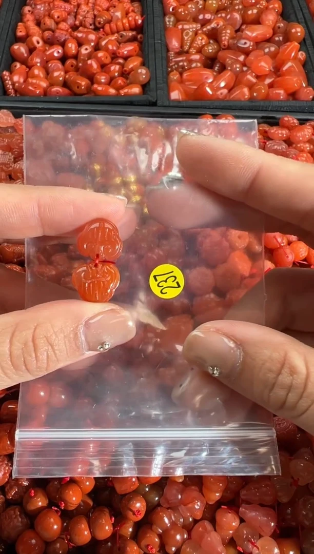 【闪购商品】南红玛瑙颈饰未镶嵌1