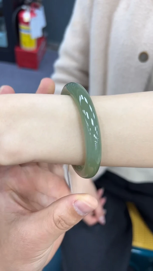 【闪购商品】和田玉手镯未镶嵌56-57  210