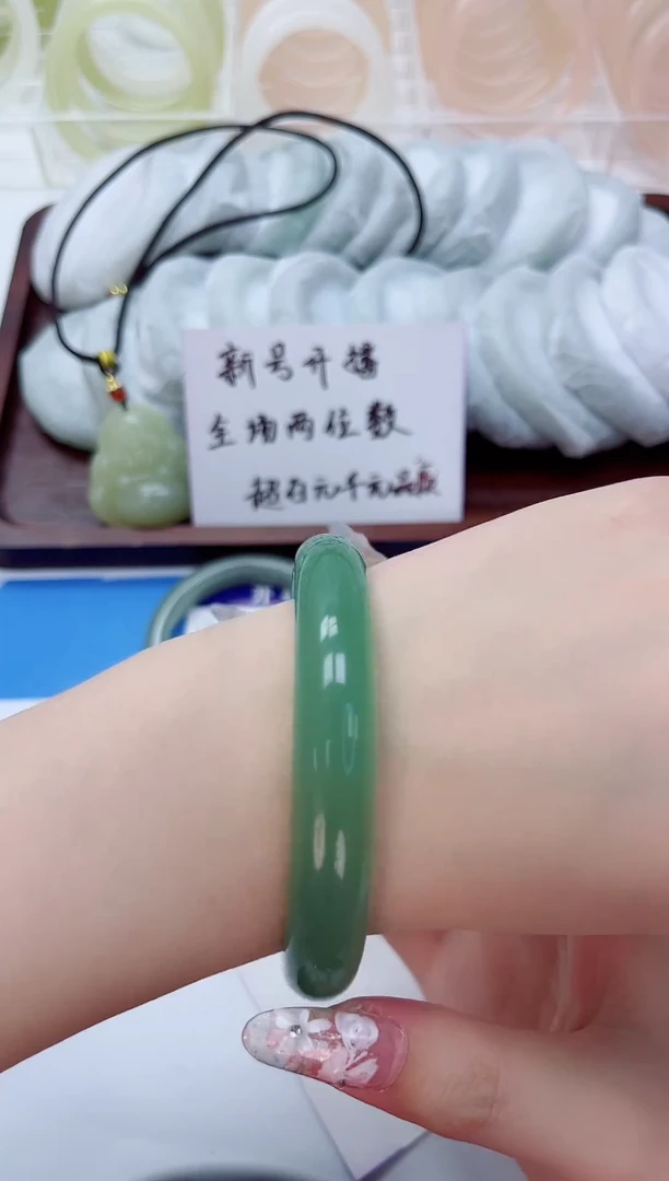 未镶嵌手镯石英质玉96-62.9