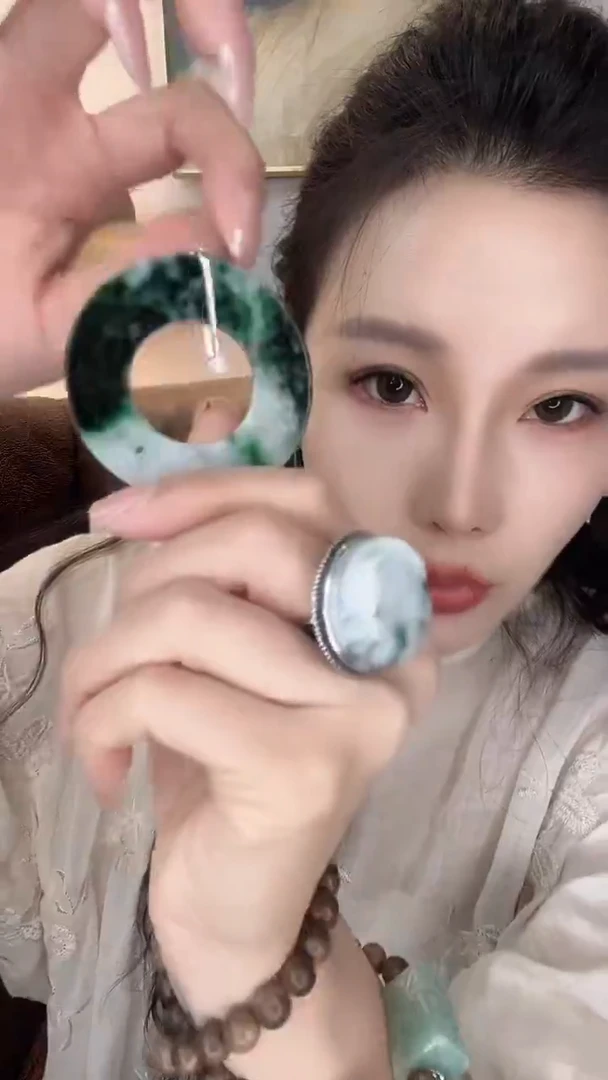 颈饰未镶嵌翡翠燕****⊙翡翠E555