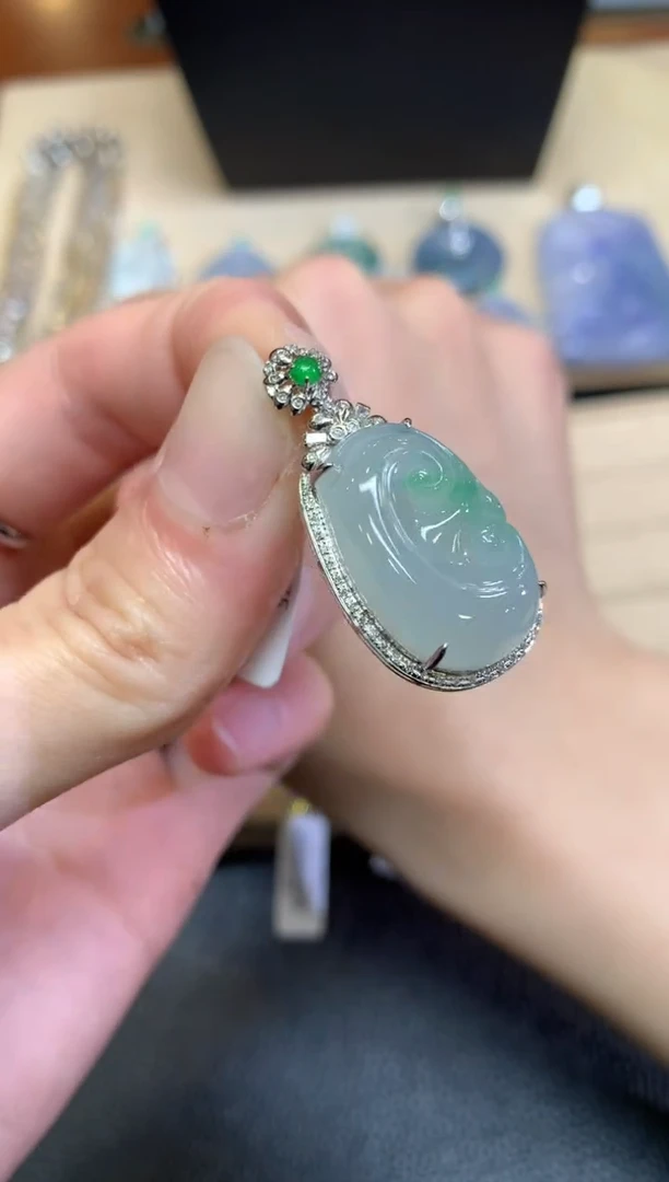 【闪购商品】翡翠颈饰18K金镶嵌如意【无服务费】