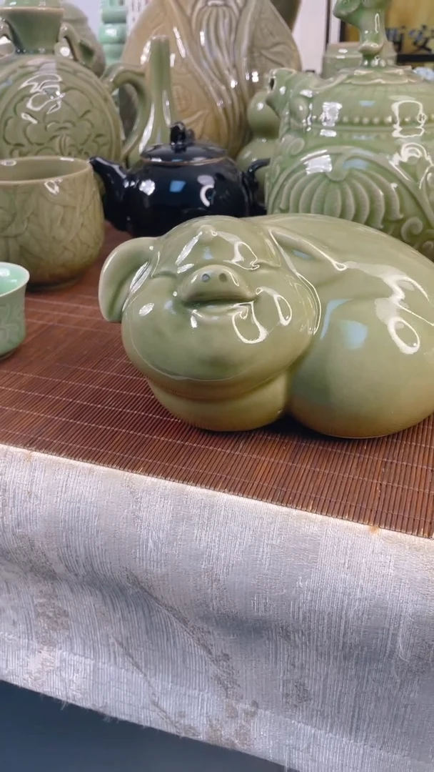 耀州窑卧猪摆件1只