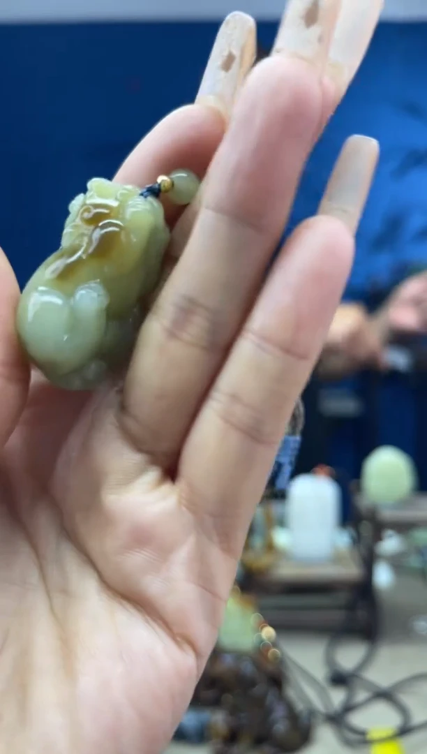 和田玉未镶嵌颈饰1