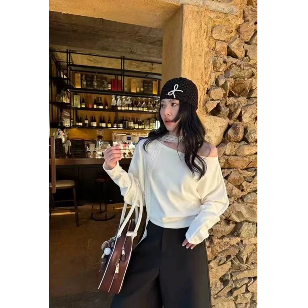 B016春季新款设计感小众时尚宽松斜领露肩长袖T恤女韩系飘带上衣