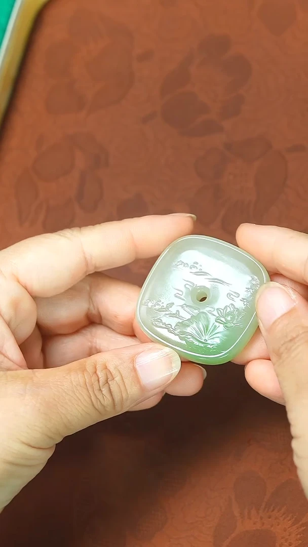 颈饰未镶嵌和田玉吊坠