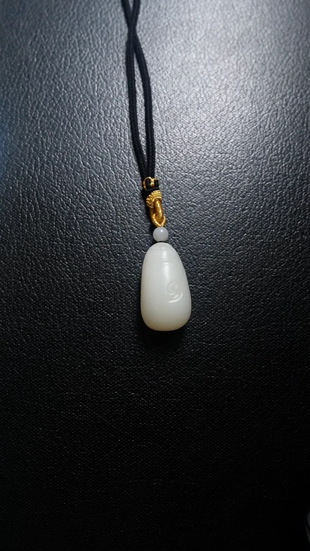 颈饰未镶嵌和田玉吊坠