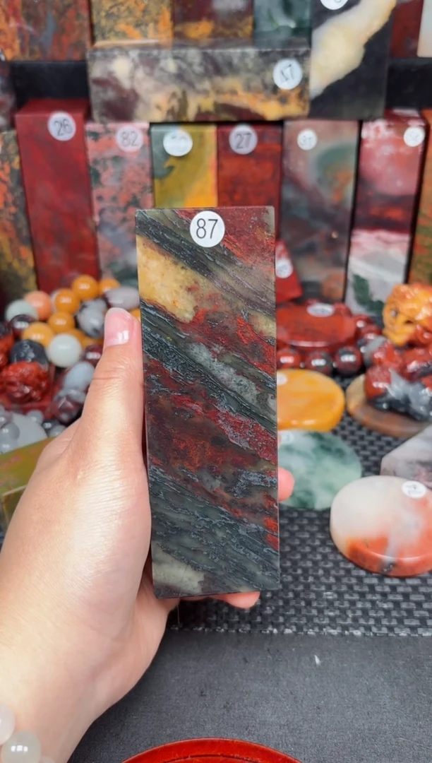 玉石编87桂林鸡血玉印章摆件4*4*12.2