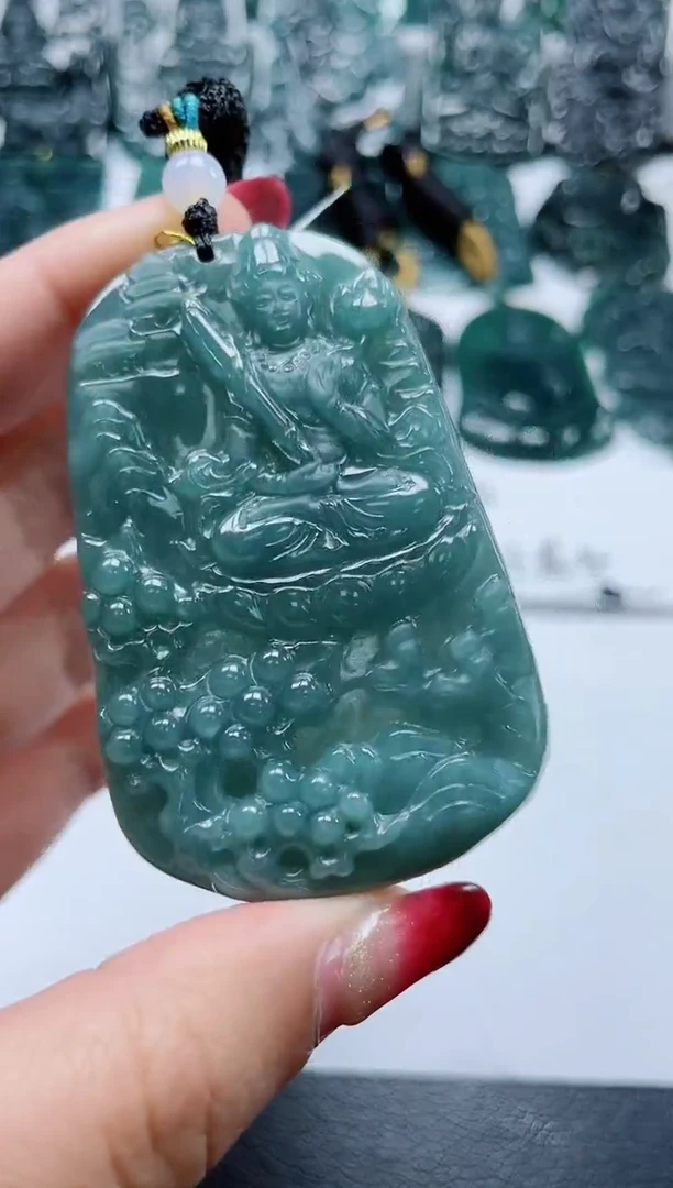 【闪购商品】翡翠颈饰未镶嵌          