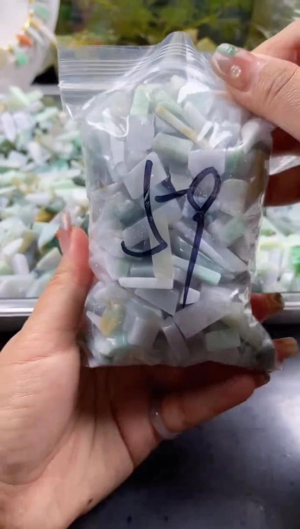配石翡翠天然翡翠小号500克59