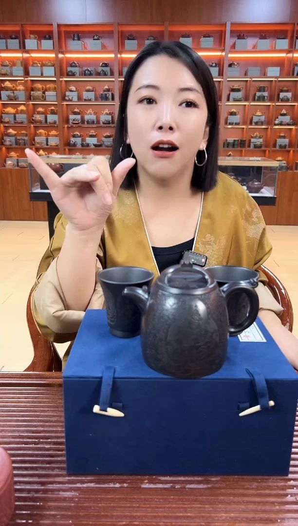 茶壶紫砂五路财神牛盖秦权一壶两杯套组 石黄 赵晖