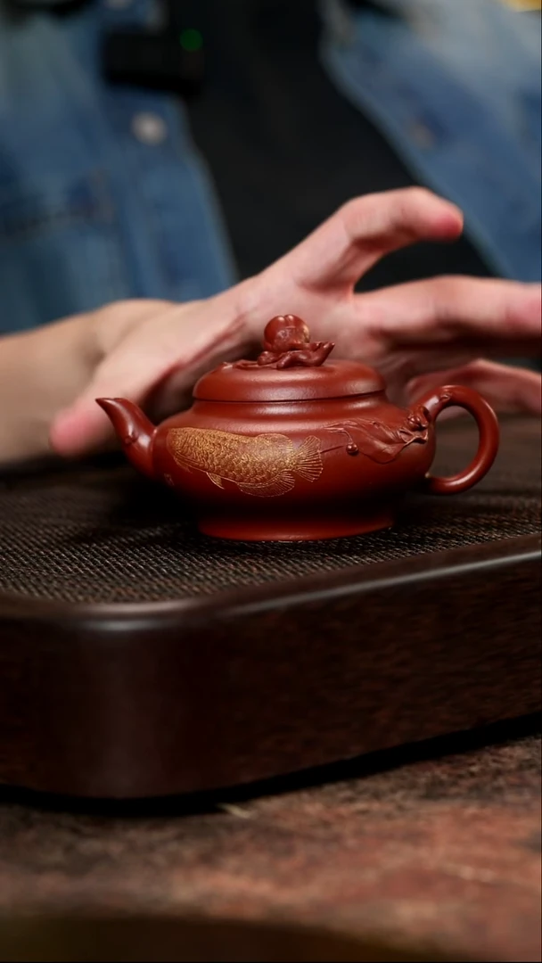 宜兴紫砂金龙引瑞