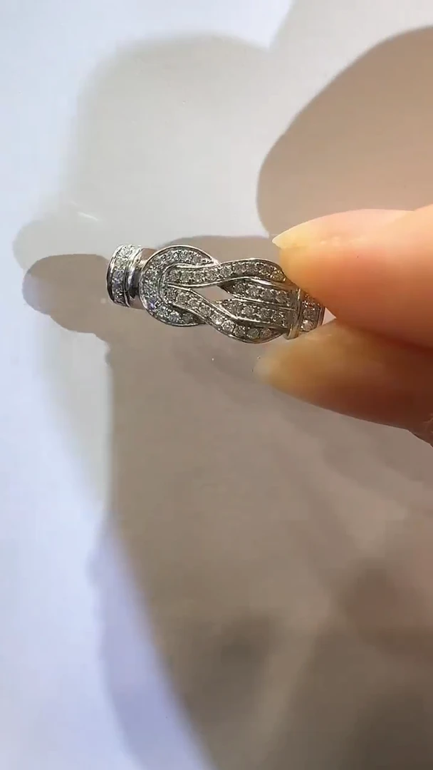 18K金镶嵌项链钻石中号马蹄扣