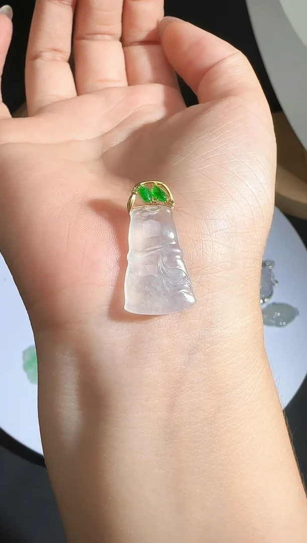 颈饰18K金镶嵌翡翠20250926110