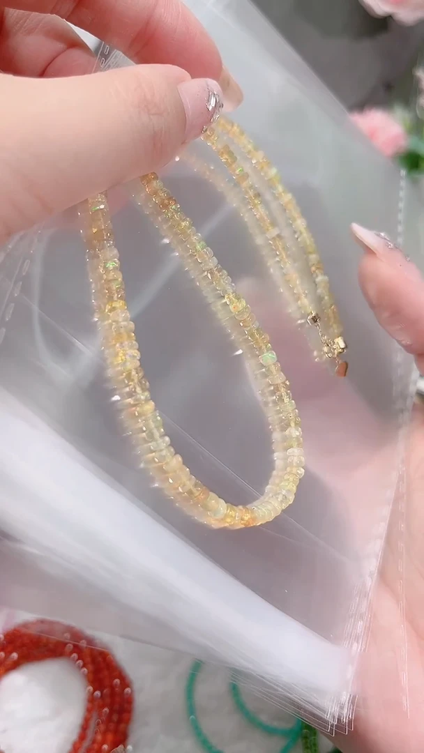 18K金镶嵌欧泊颈饰黄299