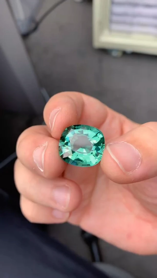 【闪购商品】碧玺裸石未镶嵌20ct绿碧玺