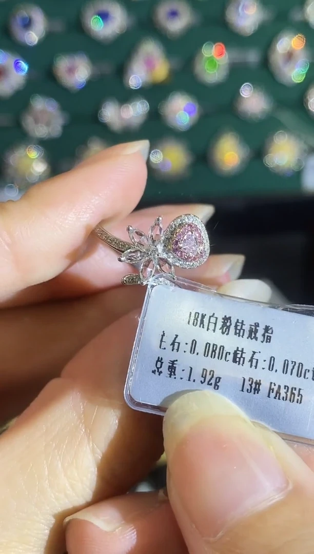 18K金镶嵌戒指钻石111