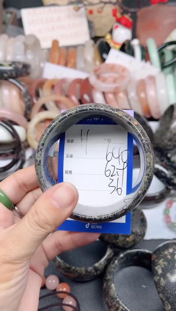 未镶嵌手镯石英质玉640