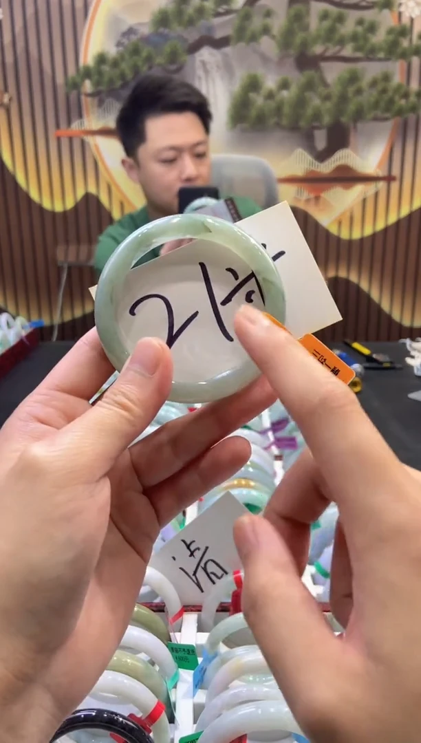 翡翠手镯未镶嵌多人03059