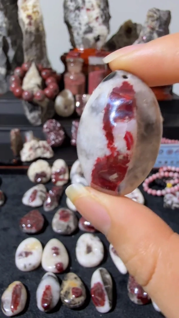 天然辰砂天然辰砂天然朱砂大晶砂随行吊坠