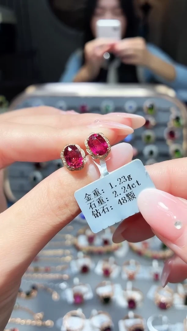 18K金镶嵌耳饰碧玺2.24配钻