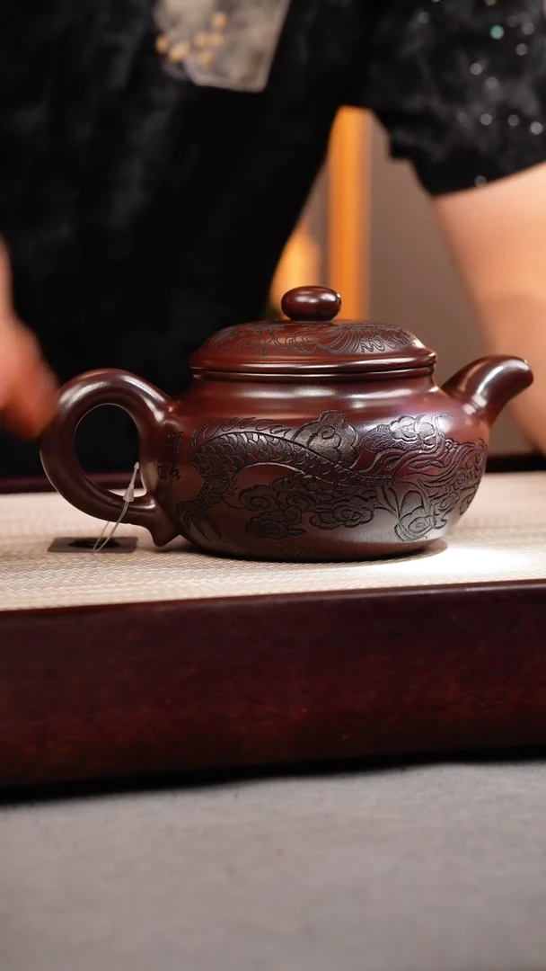 茶壶紫砂石红 仿古 刻龙