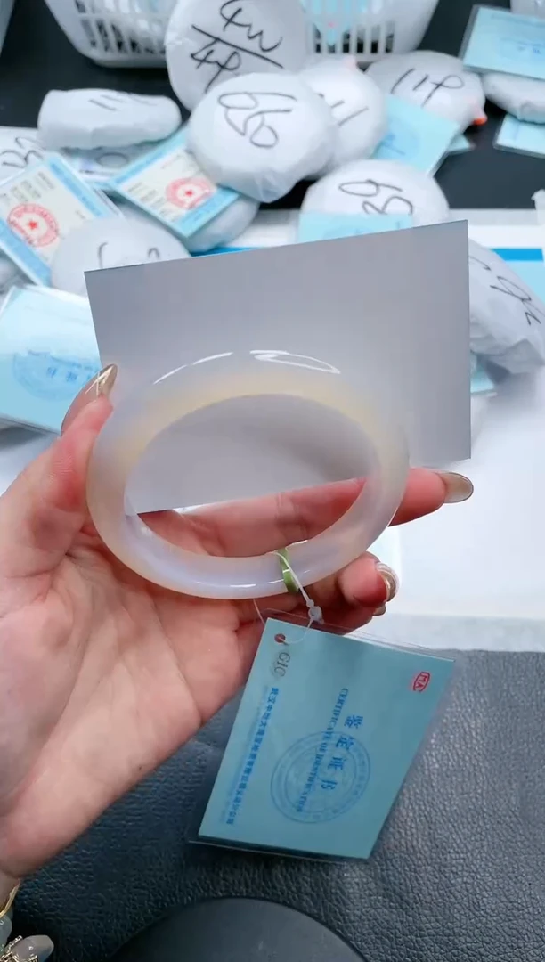 【闪购商品】石英质玉手镯未镶嵌20V414-61