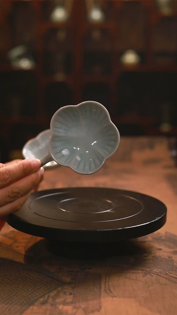 原矿青绿釉梅花碟