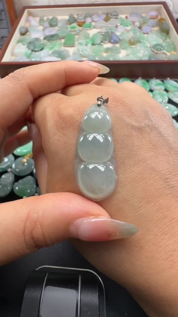 吊坠(不含链)18K金镶嵌翡翠豆子