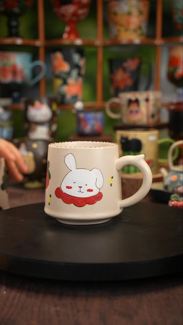釉下手绘陶瓷杯子