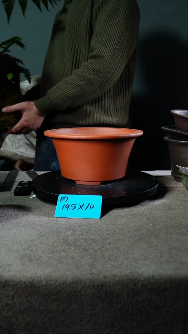 A宜兴紫砂小花盆