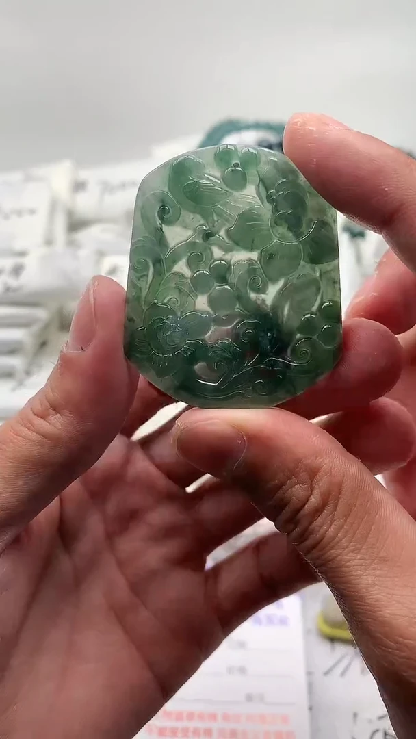 翡翠未镶嵌颈饰花开富贵【品质一般介意慎拍】