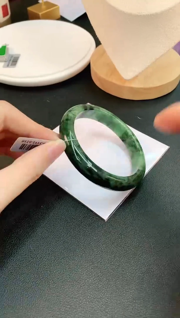 【闪购商品】翡翠手镯未镶嵌赠礼盒证书 小君